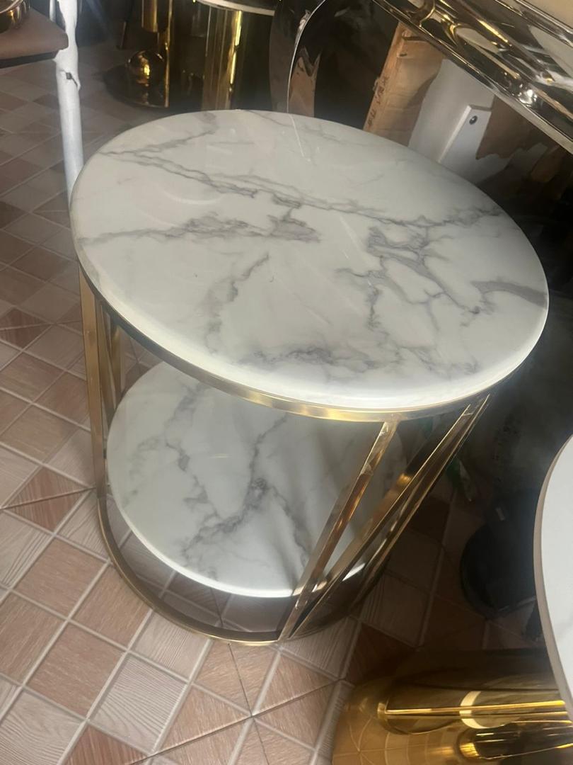 white-marble-top-gold